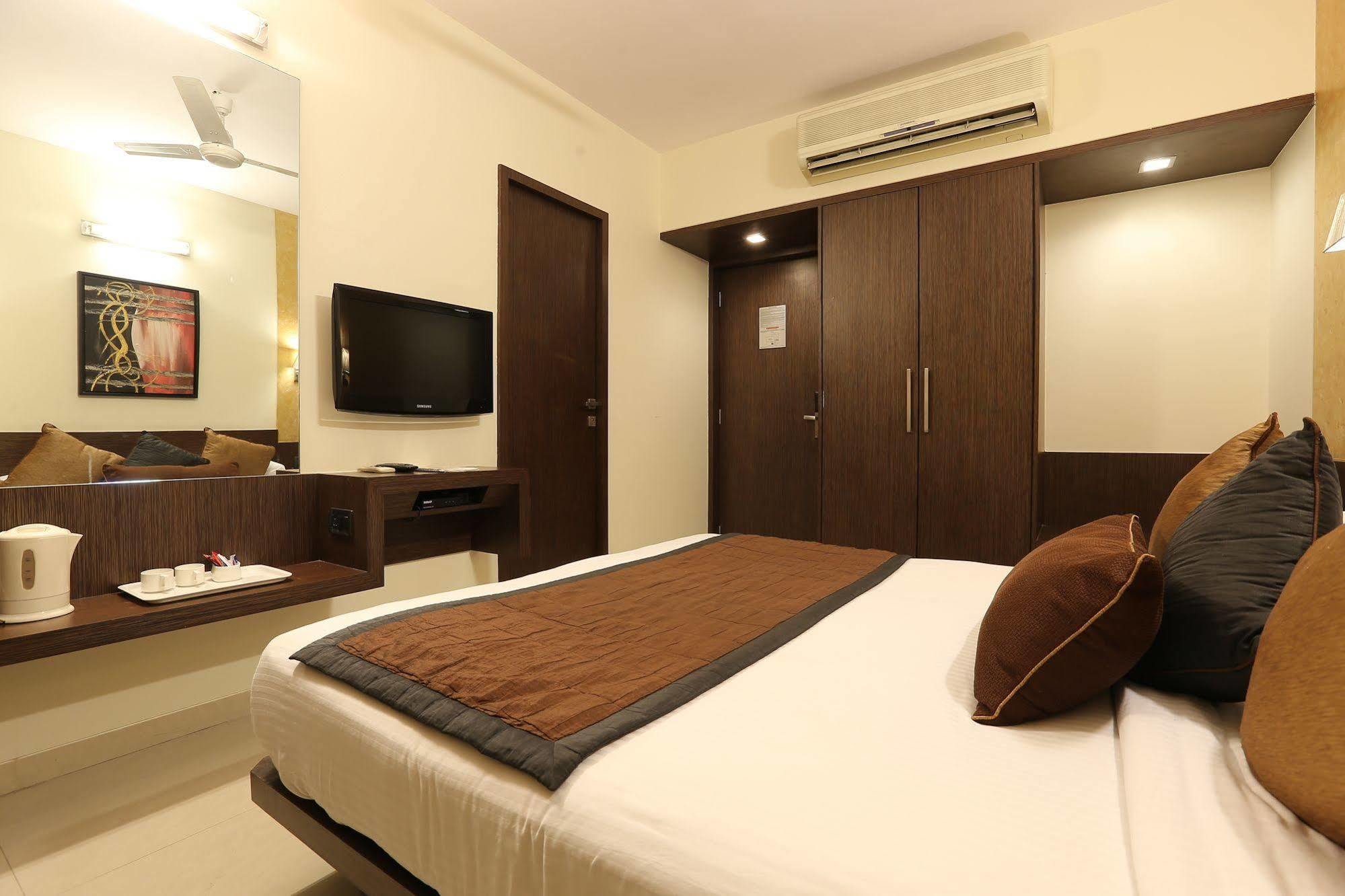 Hotel Silver Inn Bombaj Zewnętrze zdjęcie